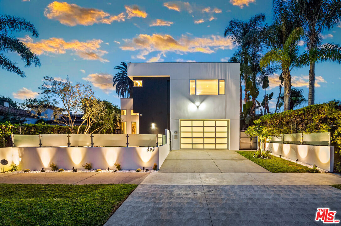 363 N Sweetzer Ave in Los Angeles, CA - Building Photo