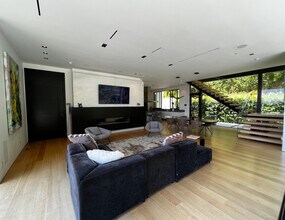 1331 Belfast Dr in Los Angeles, CA - Building Photo - Building Photo