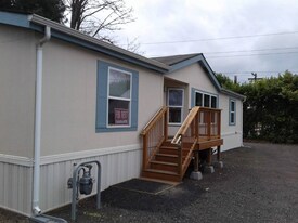 1724 Lincoln Ave SE in Port Orchard, WA - Building Photo