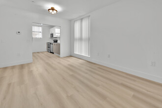 1119 SW 6th St, Unit 203 in Miami, FL - Building Photo - Building Photo