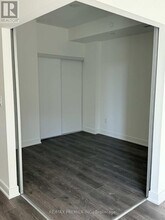 715 Davis Dr in Newmarket, ON - Building Photo - Building Photo