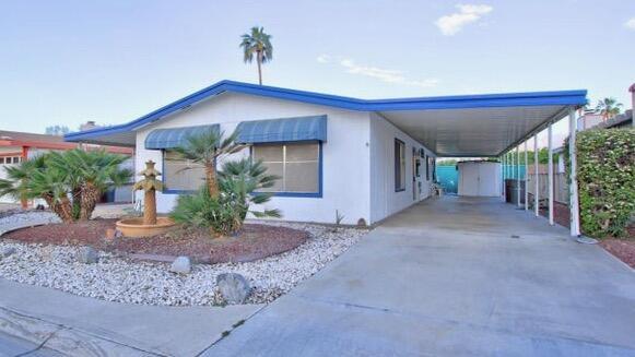 42274 Bodie Rd in Palm Desert, CA - Foto de edificio