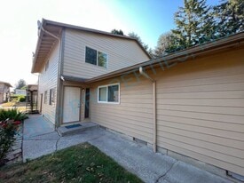 1416 NE Paropa Ct in Gresham, OR - Building Photo
