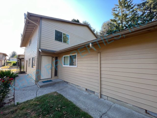 1416 NE Paropa Ct in Gresham, OR - Building Photo
