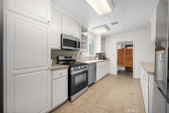 7028 Parkcrest St in Long Beach, CA - Building Photo - Building Photo