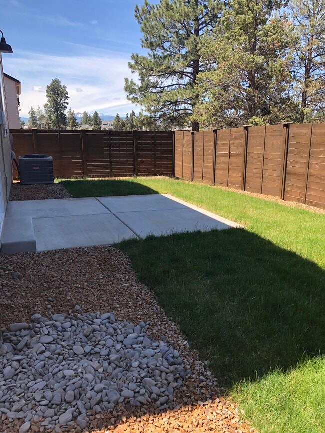 20556 SE Evian Ave in Bend, OR - Foto de edificio - Building Photo