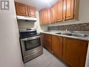 5327 Landsborough Ave in Mississauga, ON - Building Photo - Building Photo