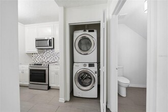 18117 Paradise Point Dr in Tampa, FL - Building Photo - Building Photo