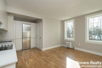 148 Strathmore Rd, Unit 1 in Boston, MA - Building Photo - Building Photo