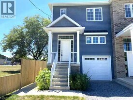 18 Merigold St in St Catharines, ON - Building Photo