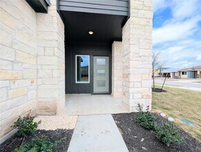 9400 Oxbow Strap Dr in Austin, TX - Building Photo - Building Photo