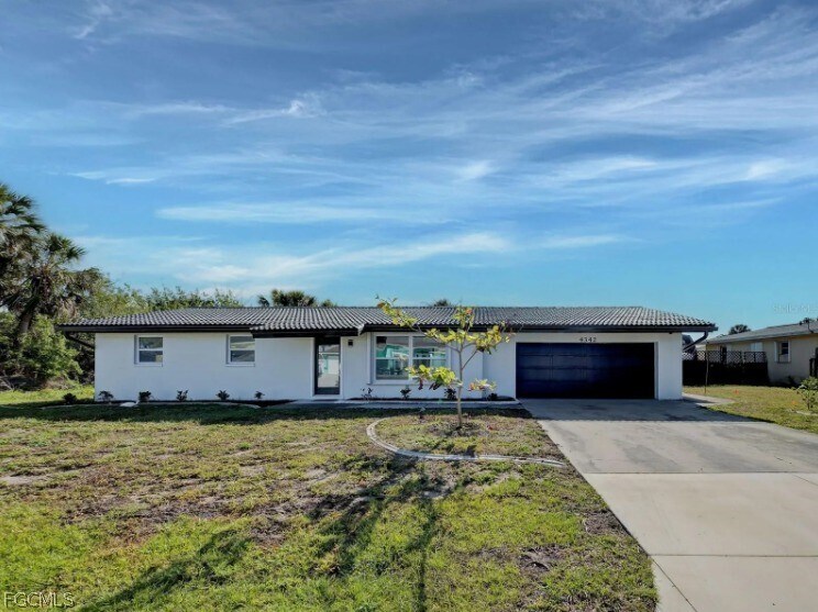 4342 Ewing Cir in Port Charlotte, FL - Building Photo