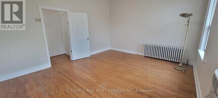 360 Gerrard St E in Toronto, ON - Building Photo - Building Photo