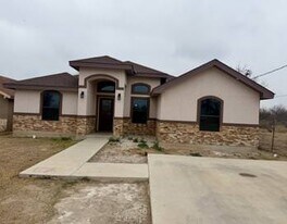 2876 Rosita Valley Rd in Eagle Pass, TX - Building Photo