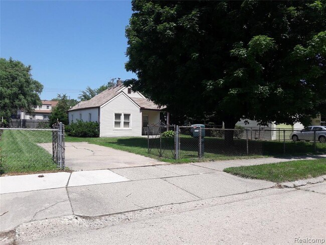 14935 Shirley Ave in Warren, MI - Building Photo - Building Photo