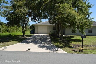 1650 Chamorro St SE in Palm Bay, FL - Building Photo - Building Photo