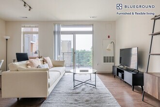 36 River St, Unit FL3-ID1215 in Waltham, MA - Foto de edificio - Building Photo