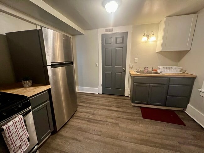 121 Sumner Ave, Unit Apartment 3