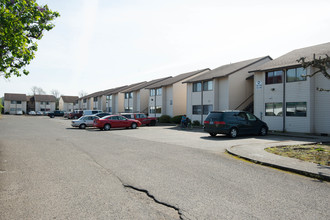 Central East Apartments in Portland, OR - Building Photo - Building Photo