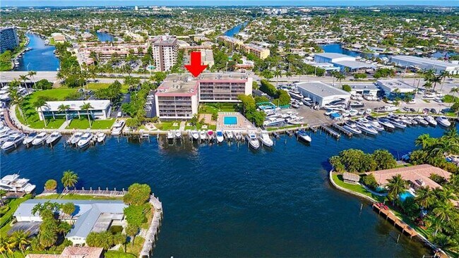 740 S Federal Hwy in Pompano Beach, FL - Foto de edificio - Building Photo