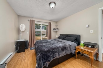 11101 124th St E in Puyallup, WA - Foto de edificio - Building Photo