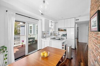 22 Halsey St, Unit 4 in Providence, RI - Building Photo - Building Photo
