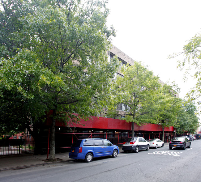 Mins Plaza in Bronx, NY - Foto de edificio - Building Photo