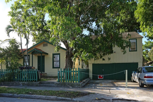 704-710 Tallapoosa St in West Palm Beach, FL - Building Photo - Building Photo