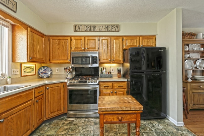 83 Quarry Village Rd in Cheshire, CT - Building Photo - Building Photo