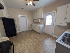 24708 TX-124 in Hamshire, TX - Building Photo - Building Photo