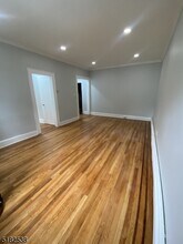 555 Westminster Ave in Elizabeth, NJ - Foto de edificio - Building Photo