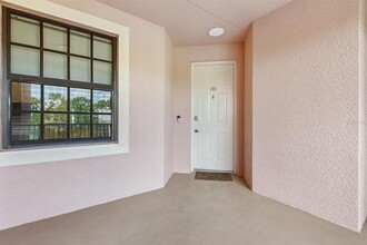 24399 Baltic Avenue-Unit -302 in Punta Gorda, FL - Foto de edificio - Building Photo