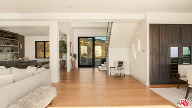 5811 Murphy Way in Malibu, CA - Building Photo - Building Photo