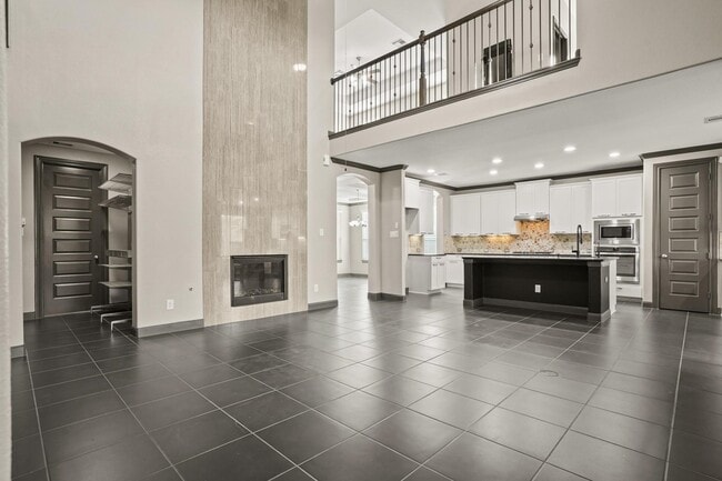 14105 N Lake Branch Ln