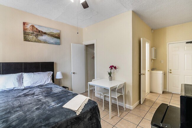 South Park Place Apartments in Los Angeles, CA - Building Photo - Building Photo