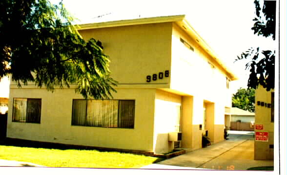 9808-9812 San Miguel Ave in South Gate, CA - Building Photo