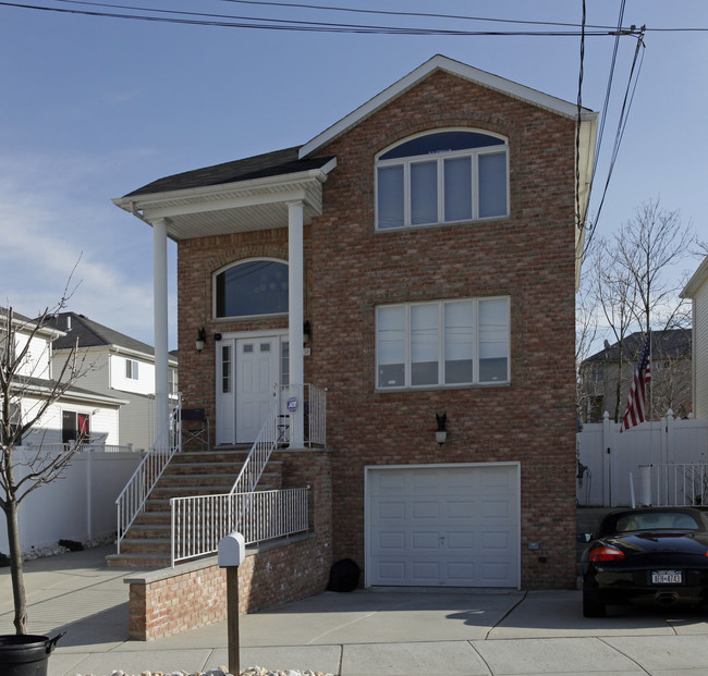 34 Aaron Ln in Staten Island, NY - Building Photo - Building Photo