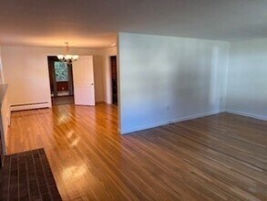 27 Lincoln Cir W in Andover, MA - Building Photo - Building Photo