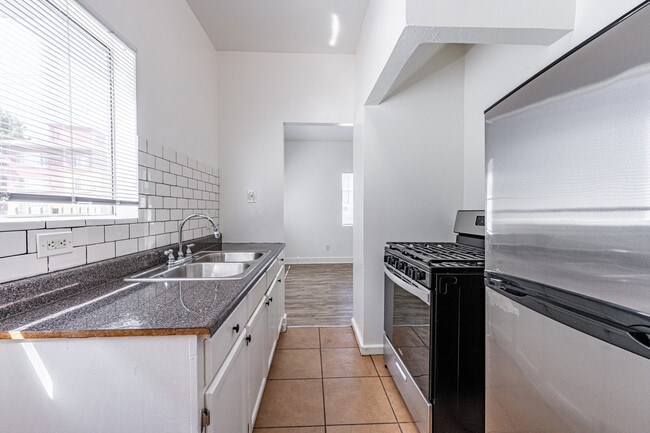 Loma Lake Apartments in Los Angeles, CA - Building Photo - Interior Photo