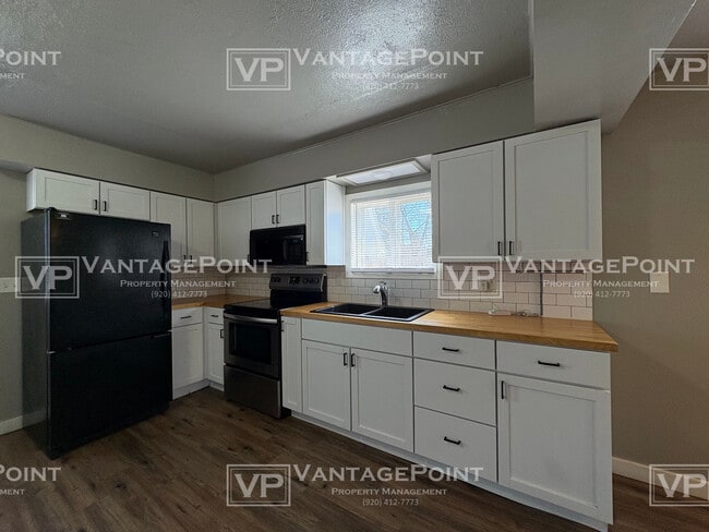 3009 Jackson St in Two Rivers, WI - Building Photo - Building Photo