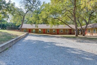 601 W College St-Unit -1 in Grapevine, TX - Building Photo - Building Photo