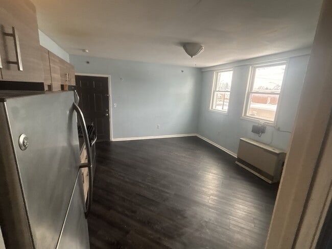 2221 Brewerton Rd, Unit #2 in Mattydale, NY - Foto de edificio - Building Photo