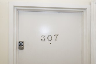 350 King St in Charleston, SC - Building Photo - Building Photo