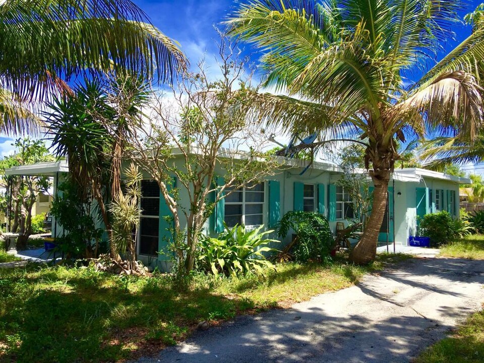 323 De Carie St in Delray Beach, FL - Building Photo