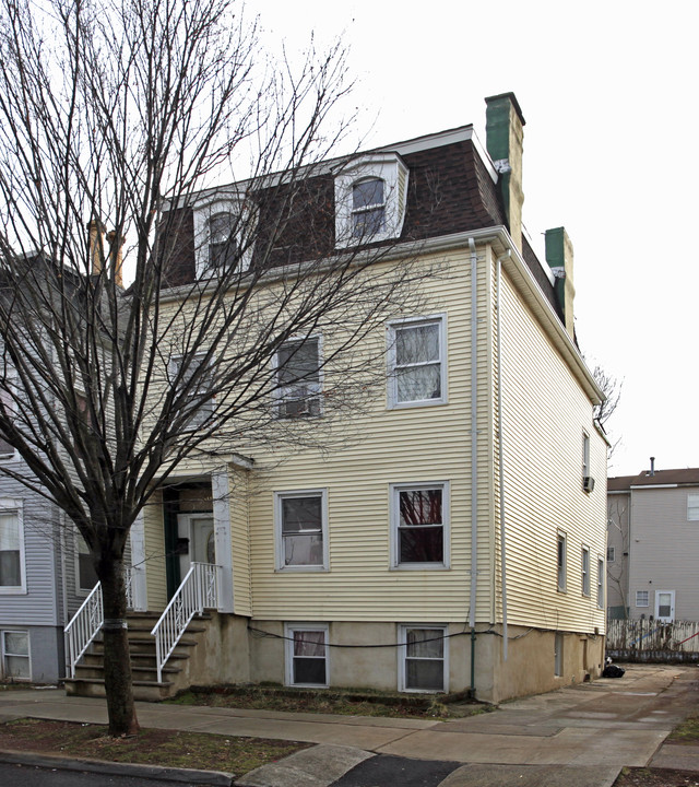 30 Remsen Ave in New Brunswick, NJ - Building Photo