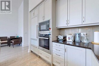 20 Fred Varley Dr in Markham, ON - Building Photo - Building Photo