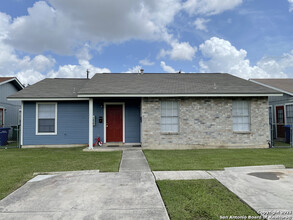 820 W Olmos Dr in San Antonio, TX - Building Photo - Building Photo