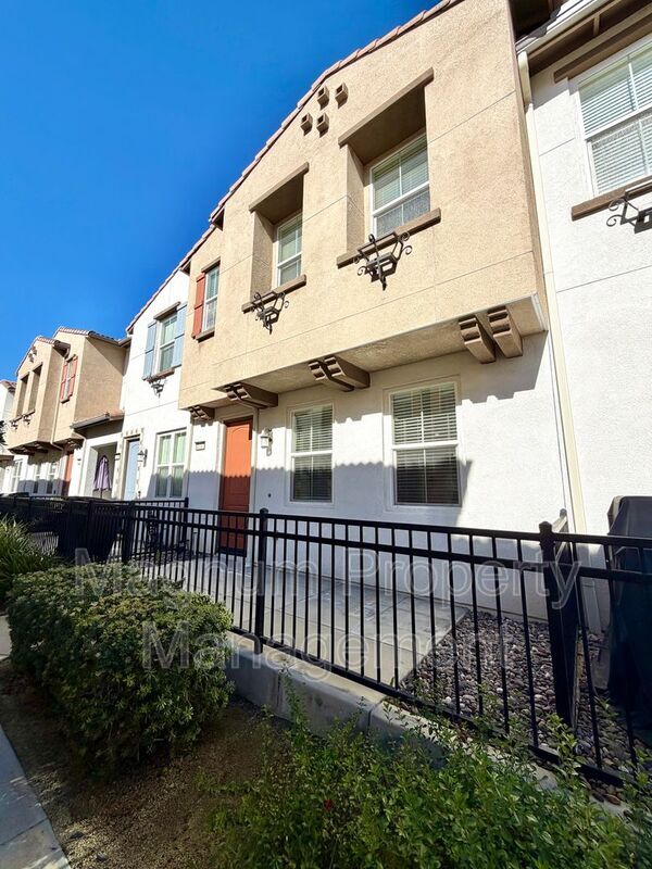 40347 Calle Real in Murrieta, CA - Foto de edificio - Building Photo