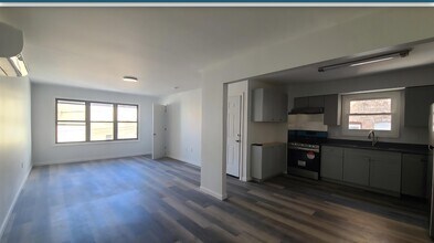 150 New York Ave, Unit Unit 2 in Jersey City, NJ - Foto de edificio - Building Photo