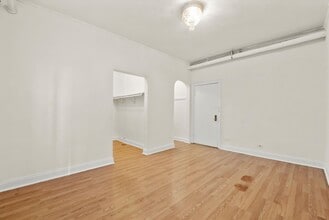 2539 N Sawyer Ave, Unit 104 in Chicago, IL - Building Photo - Building Photo